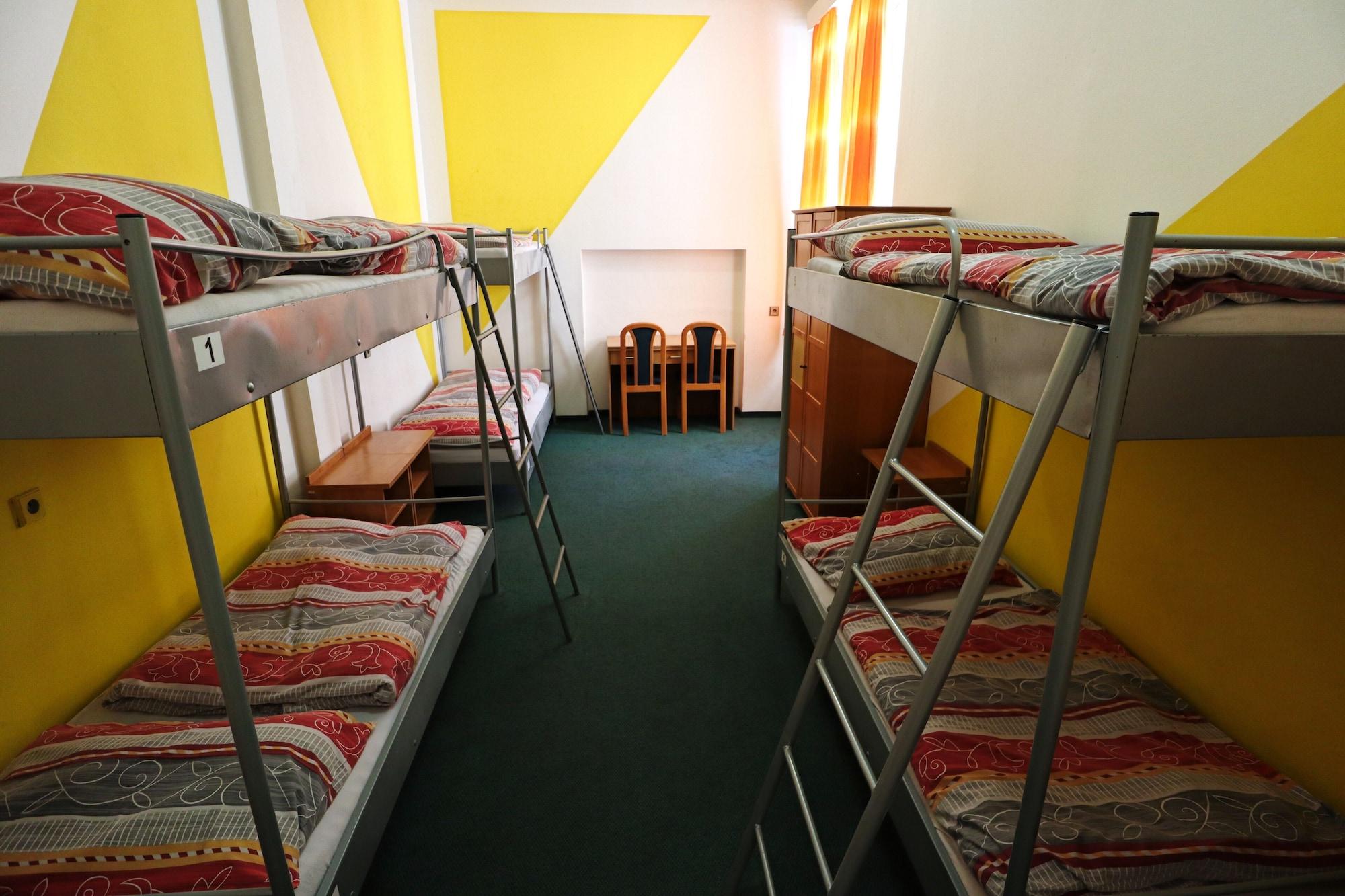 A Plus Hostel - Centrum Прага Екстериор снимка