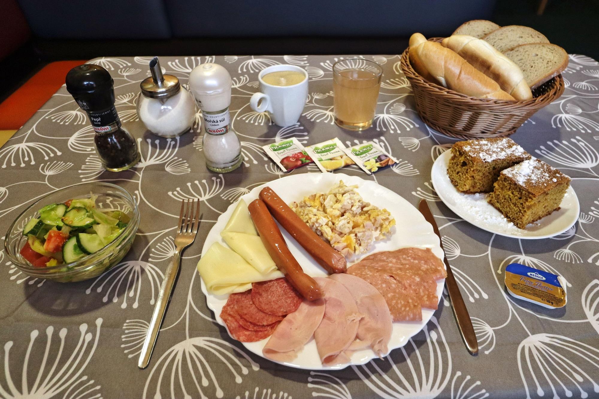 A Plus Hostel - Centrum Прага Екстериор снимка