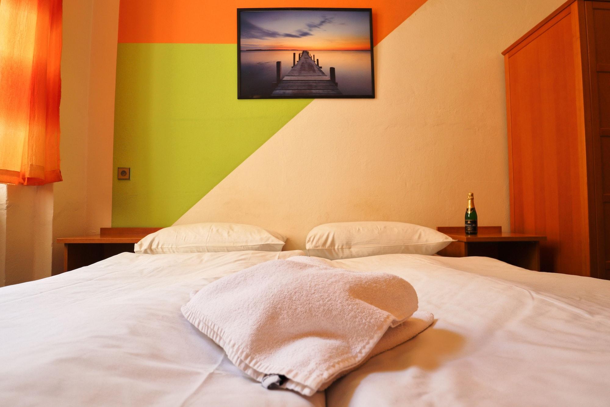 A Plus Hostel - Centrum Прага Екстериор снимка