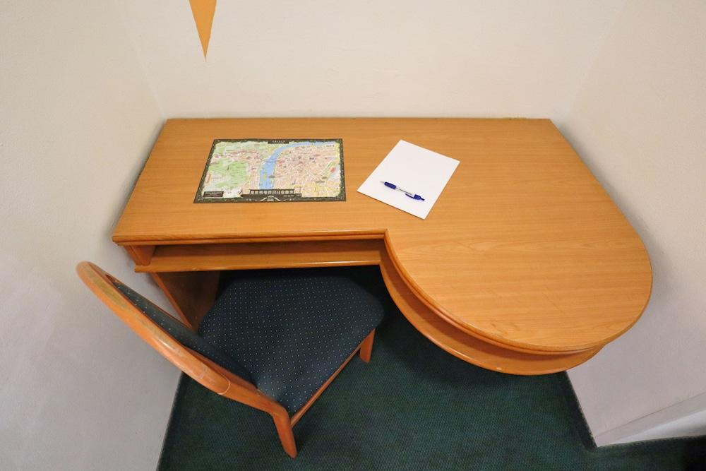 A Plus Hostel - Centrum Прага Екстериор снимка