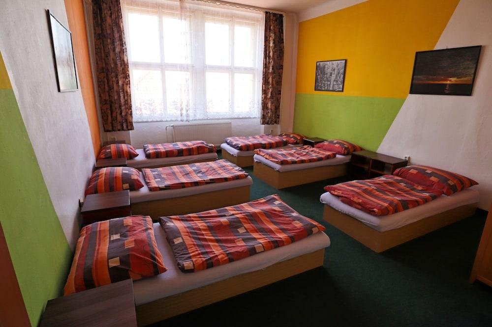 A Plus Hostel - Centrum Прага Екстериор снимка
