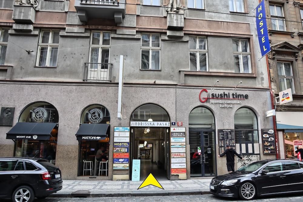 A Plus Hostel - Centrum Прага Екстериор снимка