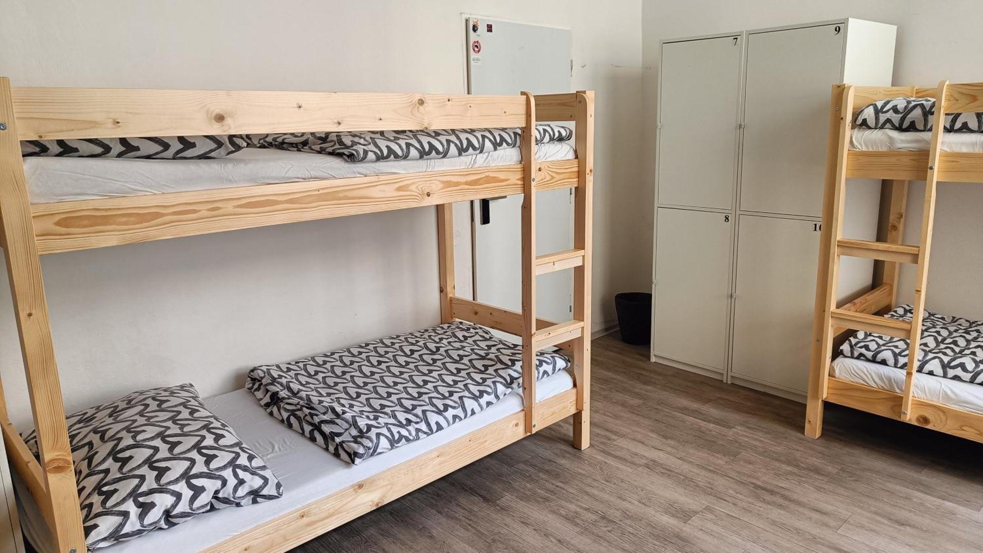 A Plus Hostel - Centrum Прага Екстериор снимка