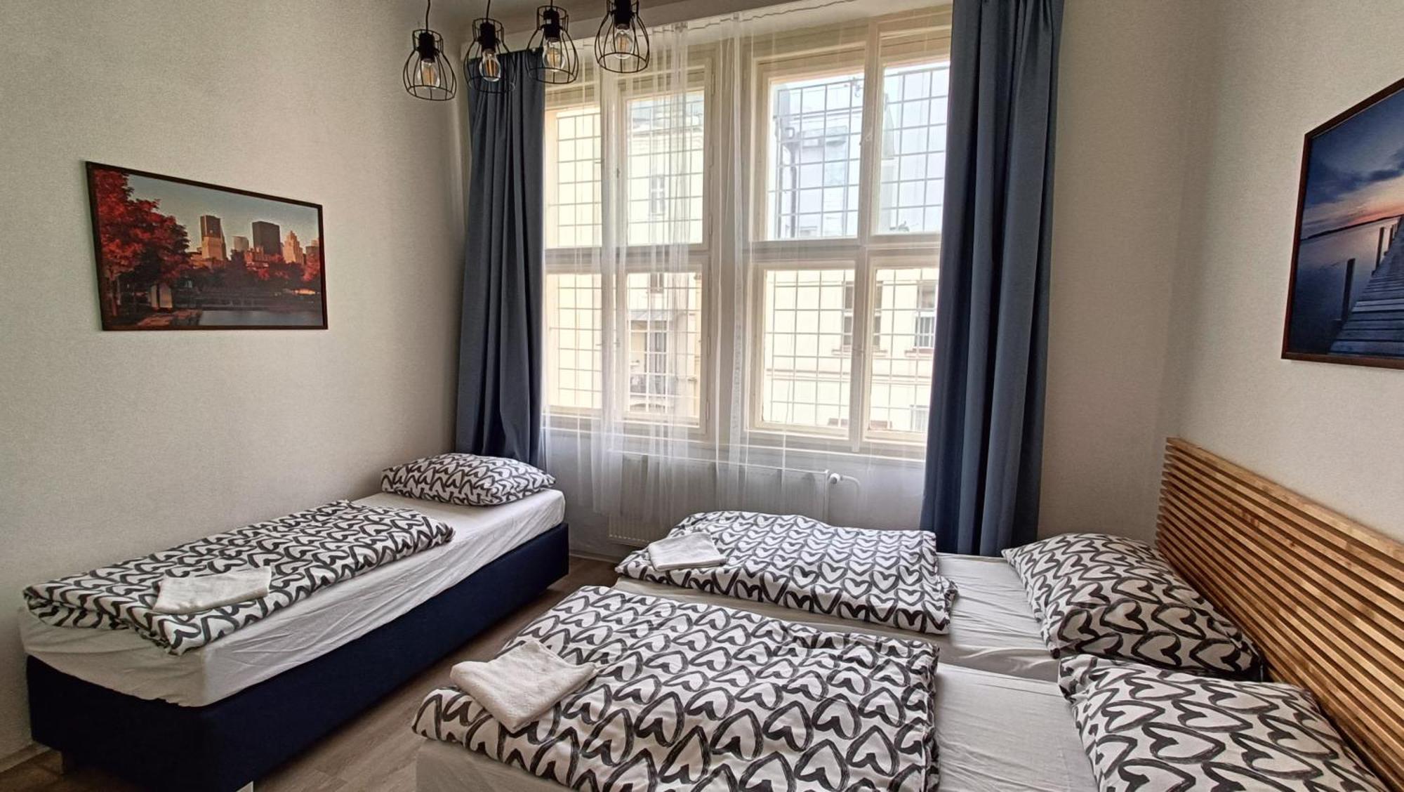 A Plus Hostel - Centrum Прага Екстериор снимка