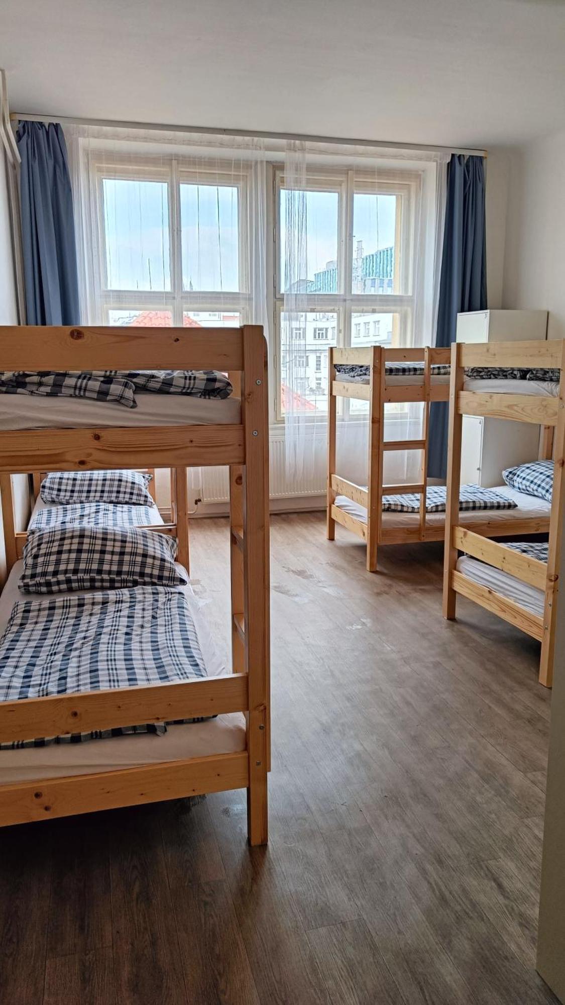 A Plus Hostel - Centrum Прага Екстериор снимка
