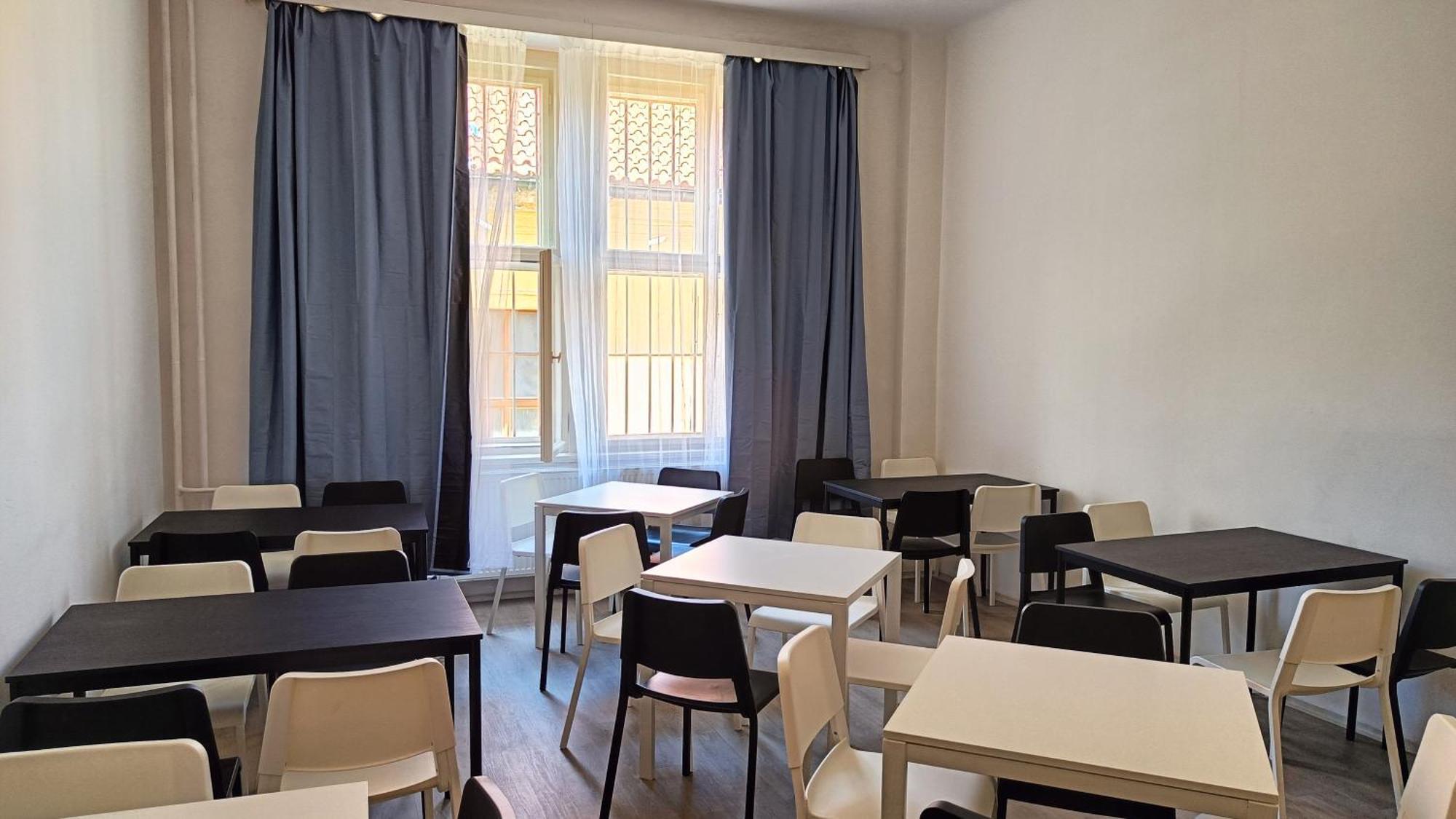 A Plus Hostel - Centrum Прага Екстериор снимка