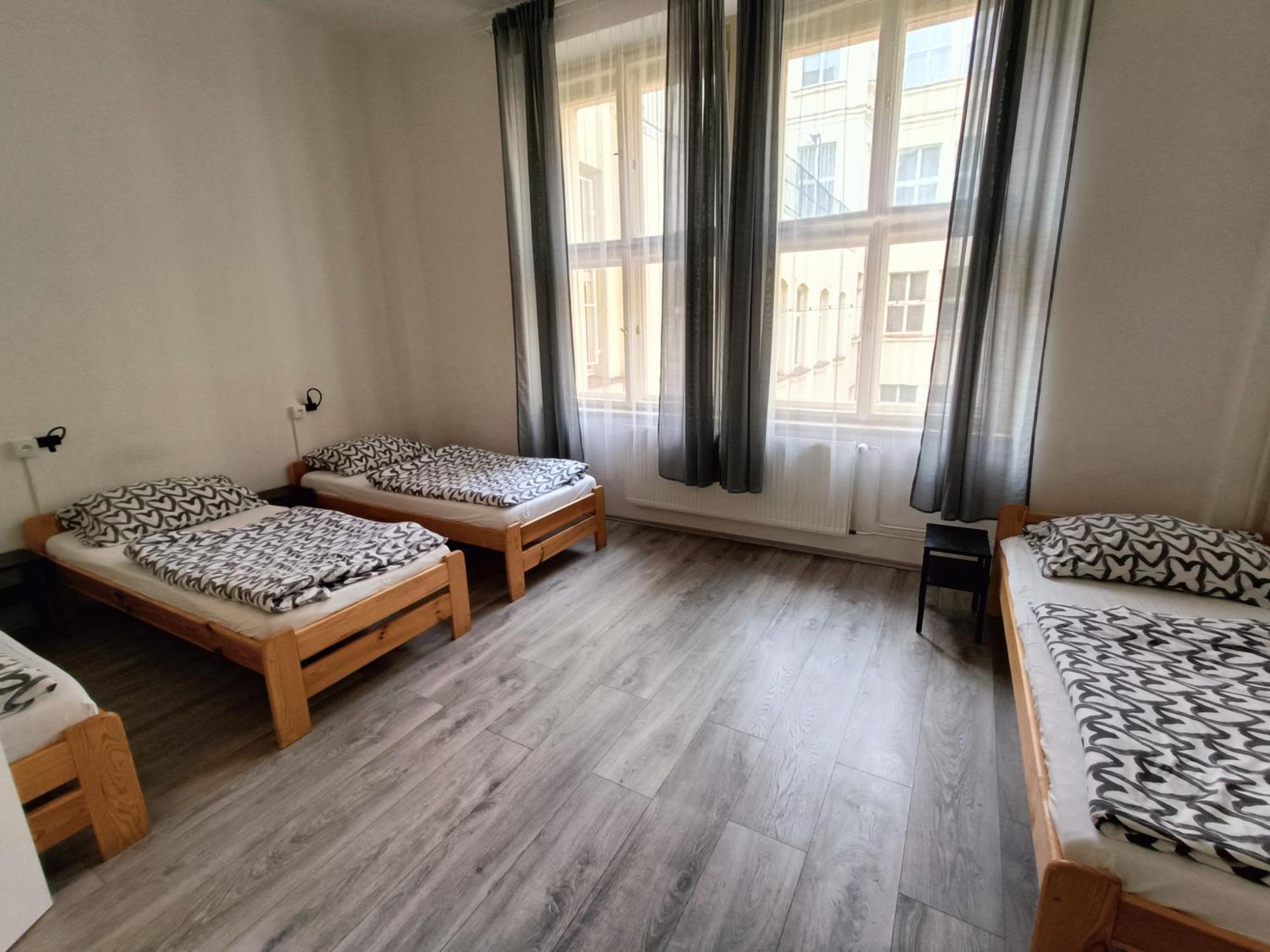 A Plus Hostel - Centrum Прага Екстериор снимка